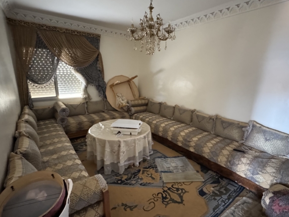 فرصة استثمارية نادرة في قلب طنجة البالية – منزل للبيع بإطلالة بحرية مباشرة وعائد ثابت