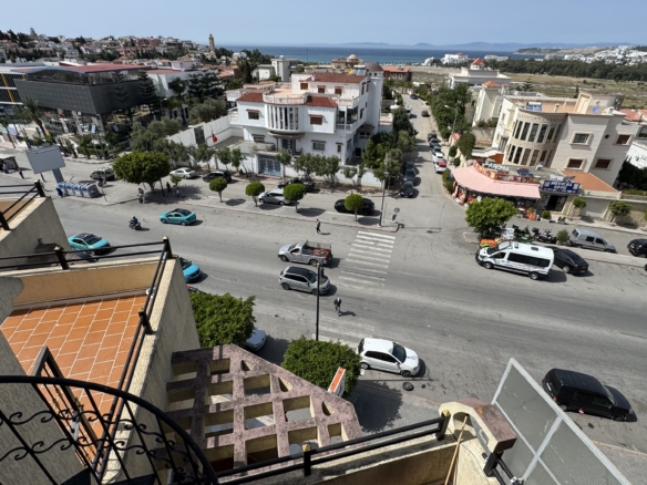 فرصة استثمارية نادرة في قلب طنجة البالية – منزل للبيع بإطلالة بحرية مباشرة وعائد ثابت
