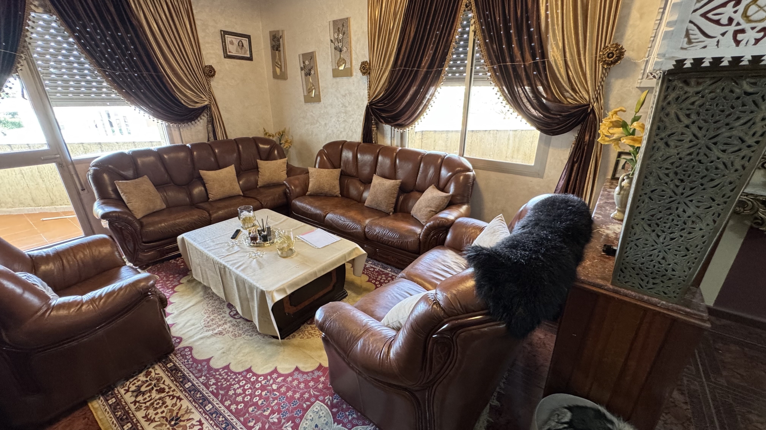 فرصة استثمارية نادرة في قلب طنجة البالية – منزل للبيع بإطلالة بحرية مباشرة وعائد ثابت