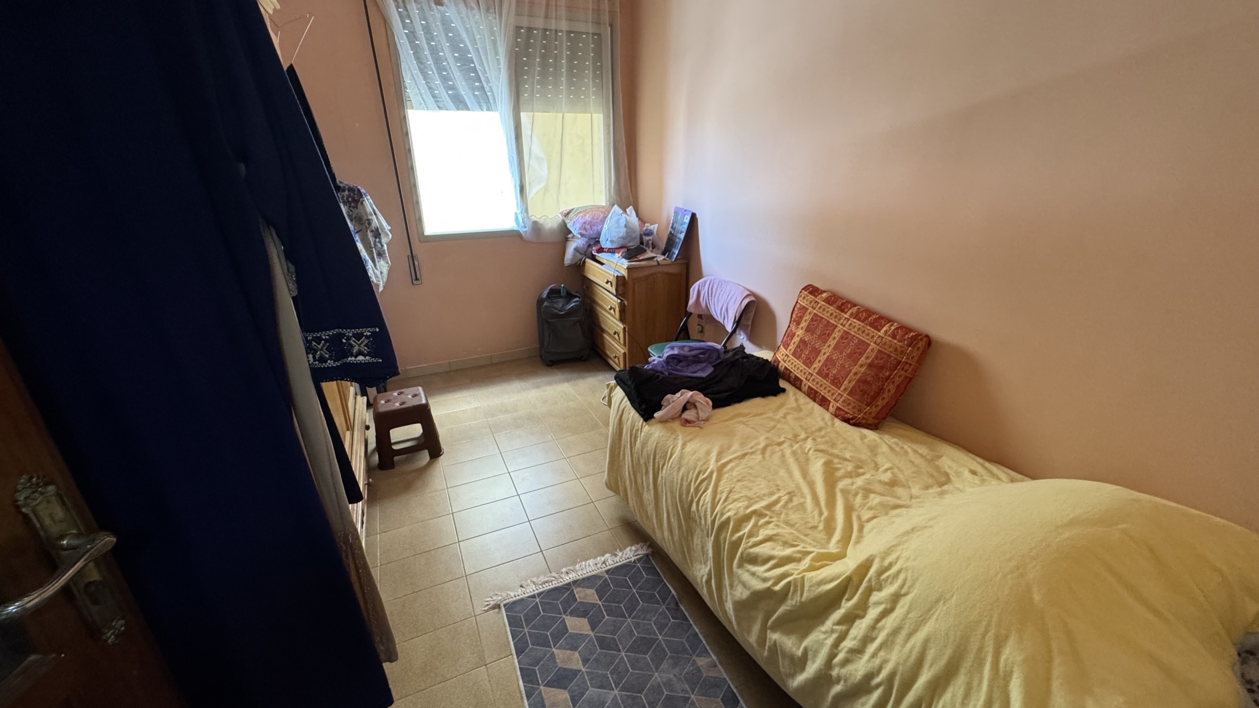 فرصة استثمارية نادرة في قلب طنجة البالية – منزل للبيع بإطلالة بحرية مباشرة وعائد ثابت