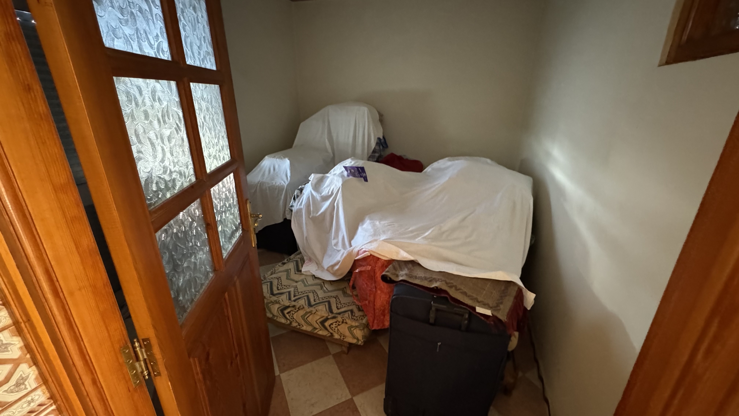 فرصة استثمارية نادرة في قلب طنجة البالية – منزل للبيع بإطلالة بحرية مباشرة وعائد ثابت